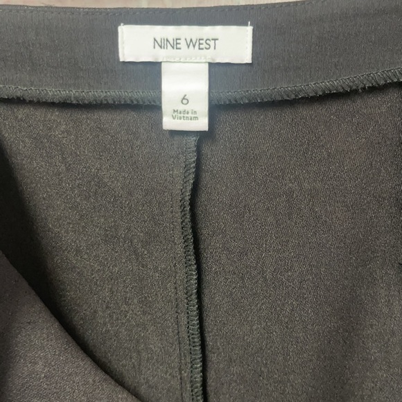 Brand new Woman’s Nine West Pencil Skirt. Size 6. - Picture 9 of 16